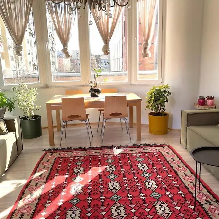 Capital * ティラナ