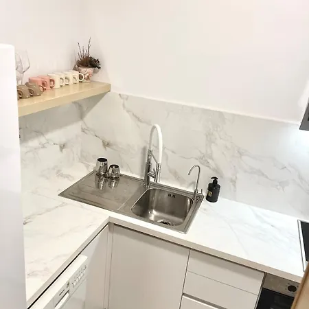 Capital アパート ティラナ