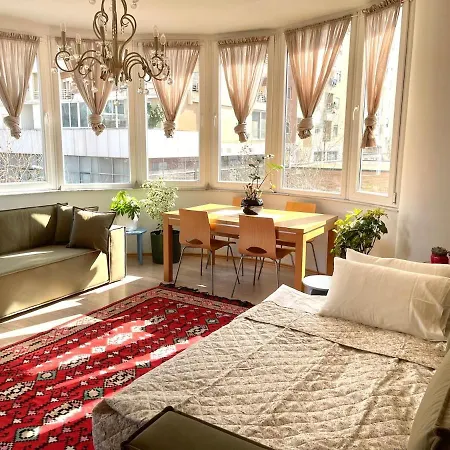 Capital * ティラナ